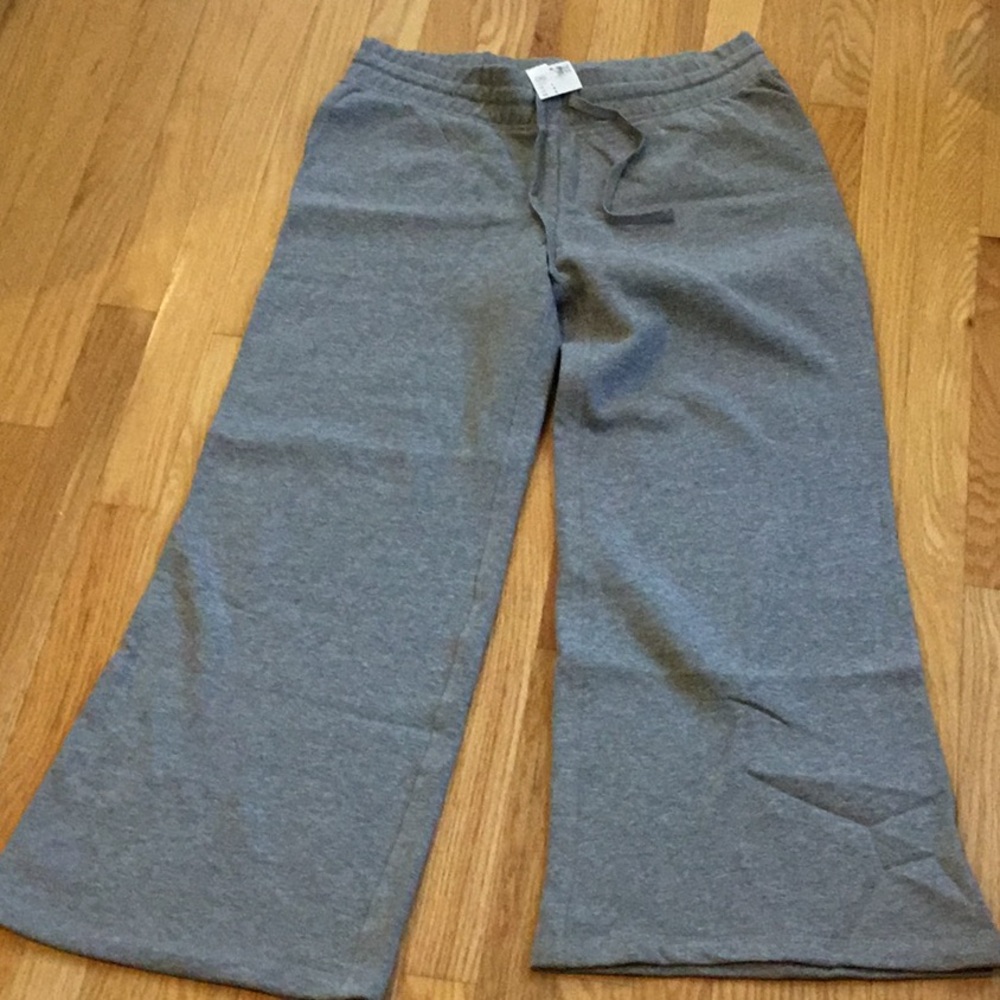 NWT H&M Women’s wide leg jogging pants. Size large